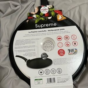 New smooth plate pan.